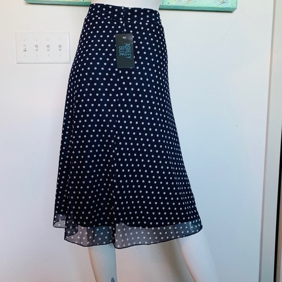 Dresses & Skirts - Women’s blue polka dot skirt L